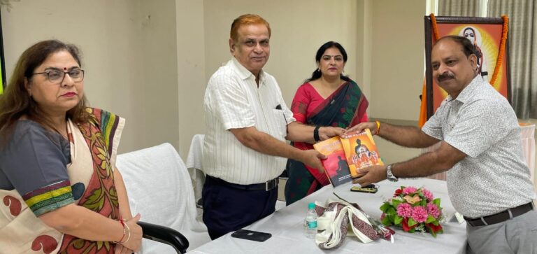 गोरखपुर विश्वविद्यालय में महाकुम्भ पर्व 2025 पुस्तक का विमोचन