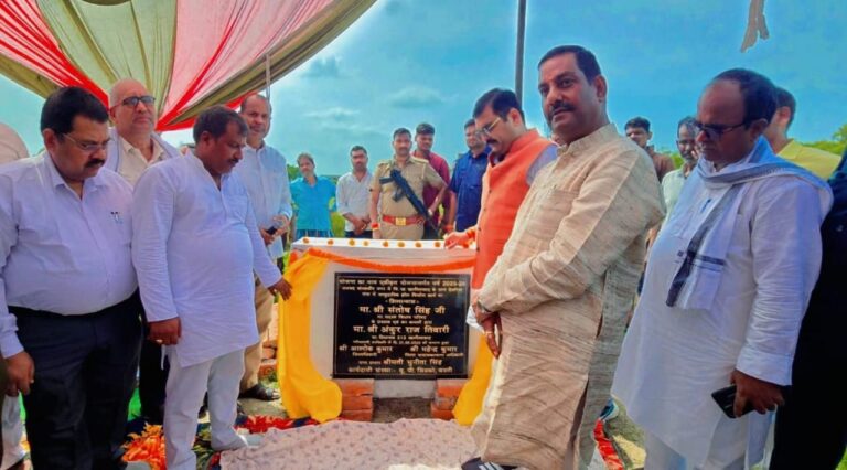 सामुदायिक हाल का शिलान्यास, ग्रामीणों के चेहरों पर खुशी