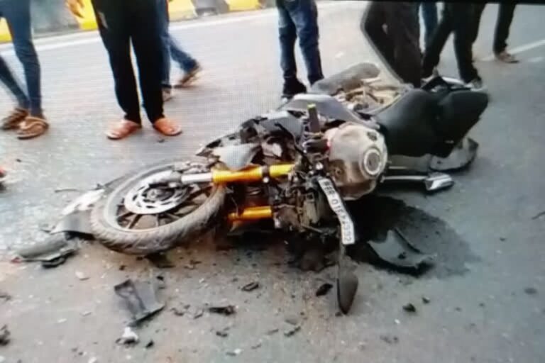 पटना के अटल पथ पर कार हादसा, चार घायल – दो मासूम भी शामिल