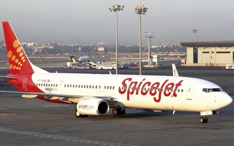 स्पाइसजेट विमान हादसा टला, सुरक्षित उतरे 75 यात्री