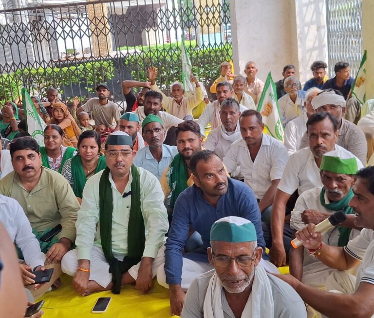 नगर निगम मुख्यालय पर दूसरे दिन भी भारतीय किसान यूनियन का धरना