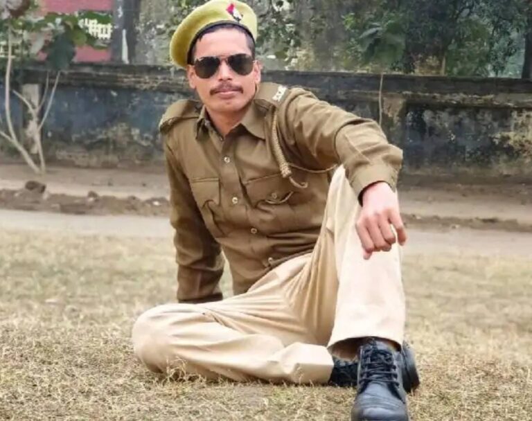 गोरखनाथ मंदिर में तैनात पी ए सी जवान की मौत