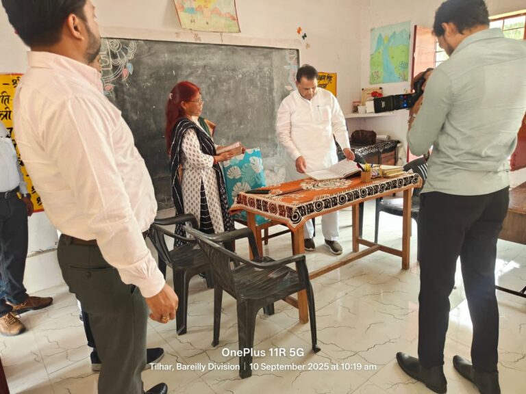 विद्यालय के औचक निरीक्षण में प्रभारी मंत्री ने जताई नाराजगी सुधार के दिए निर्देश