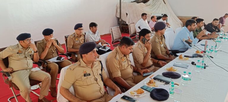 जिलाधिकारी ने सद्भावना समिति के साथ क़ी बैठक