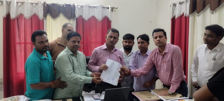 नगर वासियों ने जर्जर तार और ट्रांसफार्मर की क्षमता वृद्धि की मांग