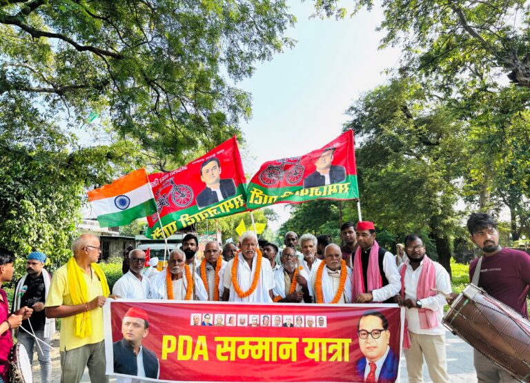 बरहज में गाजे बाजे के साथ निकली पीडीए सम्मान यात्रा