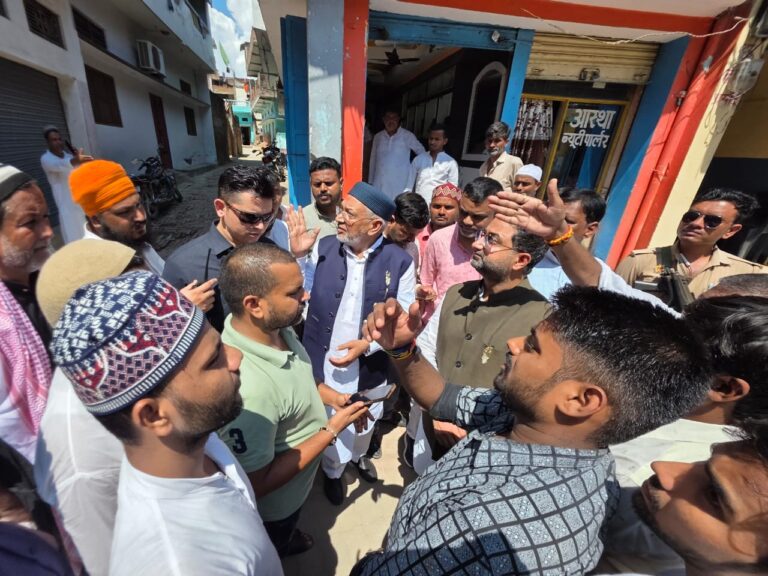 सिकन्दरपुर में ईद-ए-मिलादुन्नबी धूमधाम से मनाई गई, जुलूस में उमड़ी भीड़