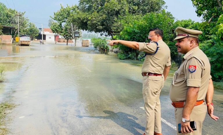 एसपी ने बढ़ते जलस्तर के दृष्टिगत प्रभावित स्थानों का स्थलीय निरीक्षण किया