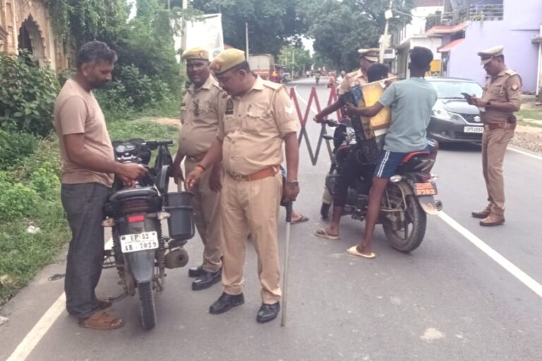 देवरिया पुलिस का नाकाबंदी अभियान, 144 वाहन चालान