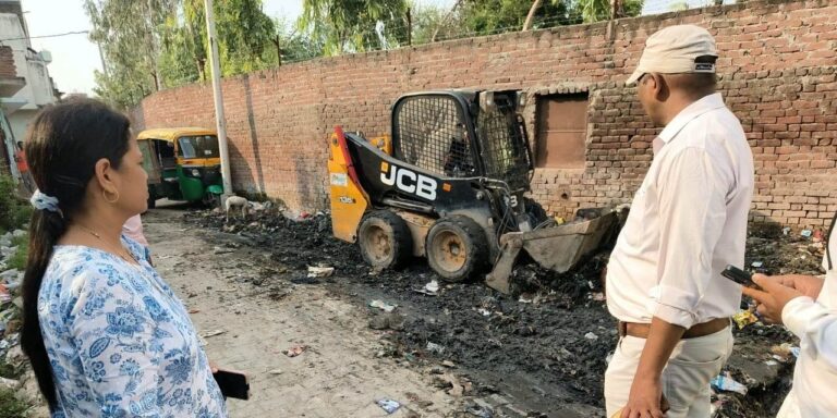 बाढ़ प्रभावित इलाकों का निरीक्षण जनसुनवाई दिवस में सुनी गईं समस्याएं