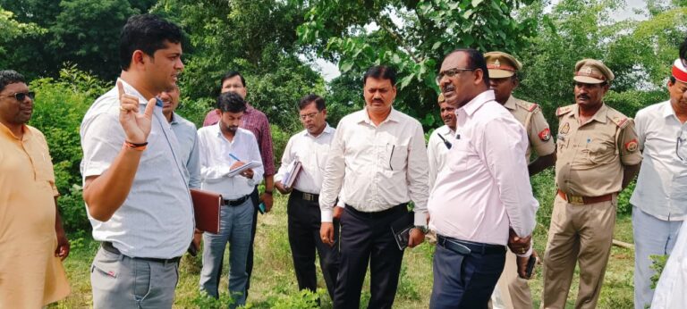 डीएम ने महाव नाले का किया निरीक्षण, दिया आवश्यक निर्देश