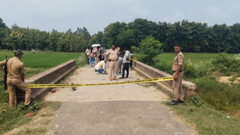 चोरी की नियति से आयें अन्तरजनपदीय दो चोरों को ग्रामीणों ने पकड़ा बाकी भागने में सफल