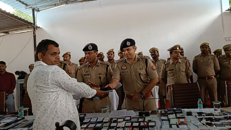 डीआईजी रेंज ने खो गए 753 मोबाइल का किए वितरण
