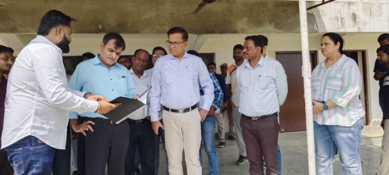 स्पोर्ट्स स्टेडियम में हो रहे विकास कार्यों का प्रमुख सचिव खेल मनीष चौहान ने निरीक्षण किया