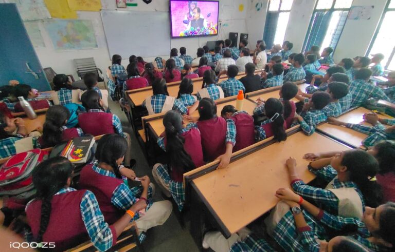 मेधावी छात्रों के लिए प्रेरणा बनी स्कूटी वितरण योजना