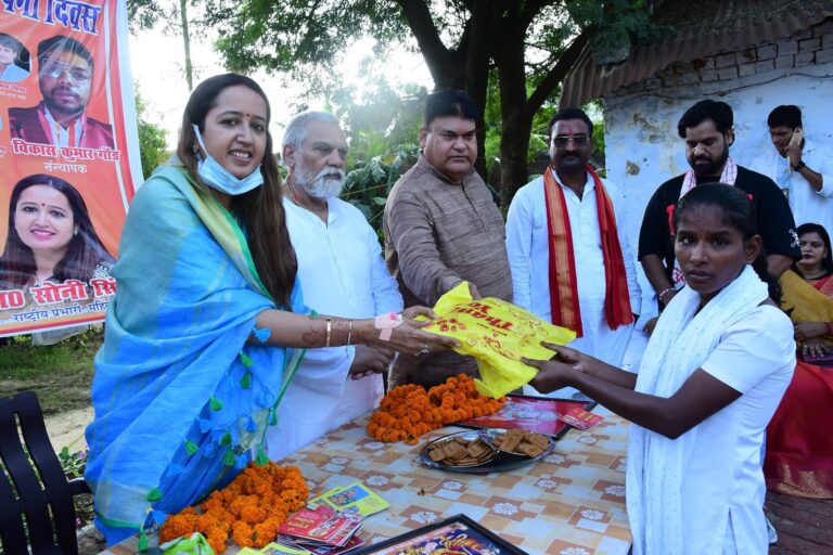 राष्ट्रीय सनातन संस्कृति के स्थापना दिवस पर बाल आश्रम में हुआ वस्त्र वितरण व सहभोज