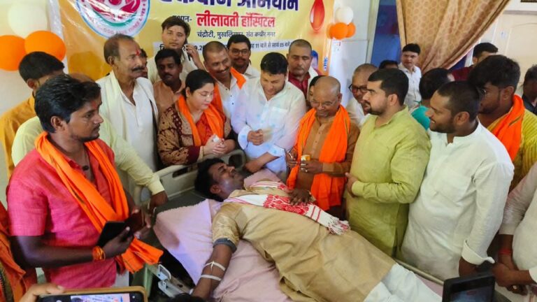 सेवा पखवाड़े में आयोजित रक्तदान शिविर में विधायक ने किया रक्तदान