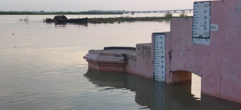 सरयू व राप्ती के बढ़ते जल स्तर से तटवर्ती इलाके सहमे