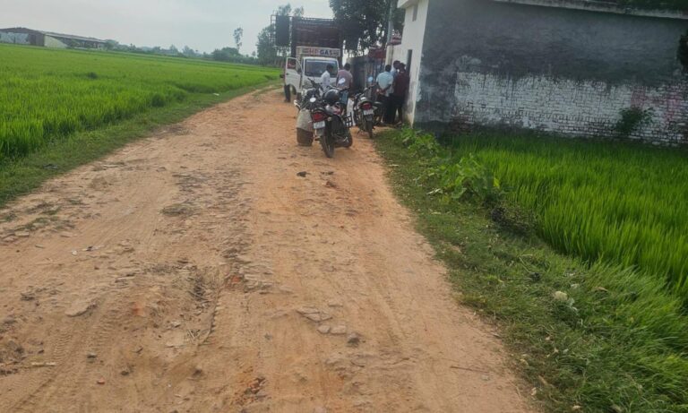 बागापार में अंत्येष्टि स्थल तक जाने वाला मार्ग जर्जर, लोगों को हो रही असुविधा