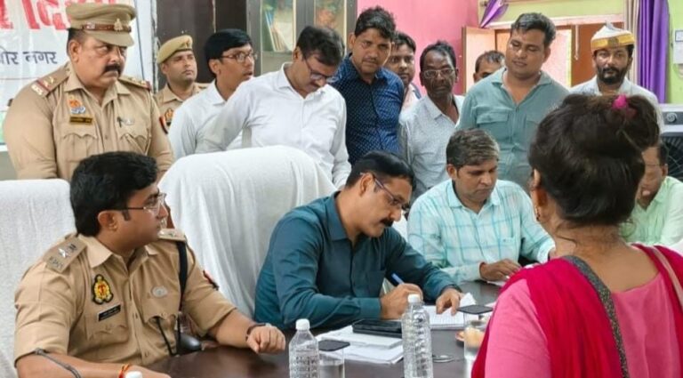 सम्पूर्ण समाधान दिवस : जिलाधिकारी ने सुनी जनसामान्य की समस्याएं, 29 मामलों का तत्काल निस्तारण