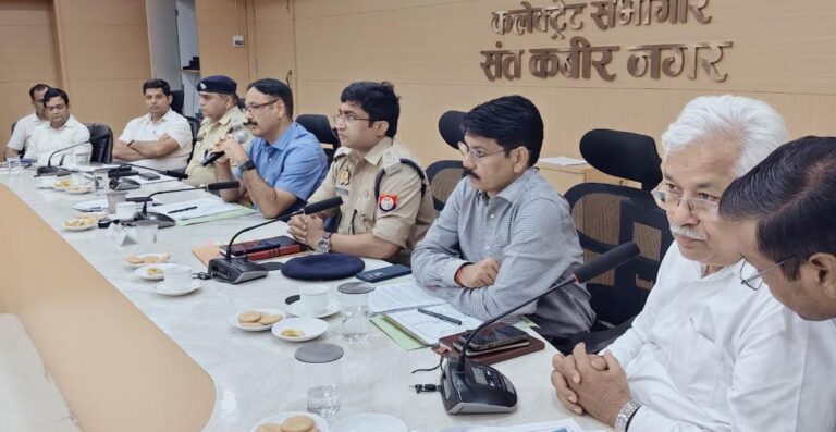 डीएम की अध्यक्षता में दुर्गा पूजा-दशहरा को लेकर जिला शांति समिति की बैठक संपन्न