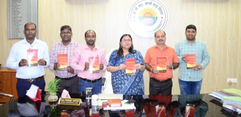 अनुबोधन त्रैमासिक शोध जर्नल का कुलपति ने किया विमोचन