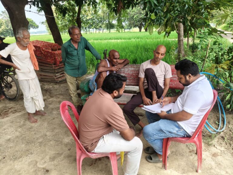 युवा कांग्रेसियों ने वोट चोर गद्दी छोड़ अभियान के तहत किया मतदाता सूची का सत्यापन