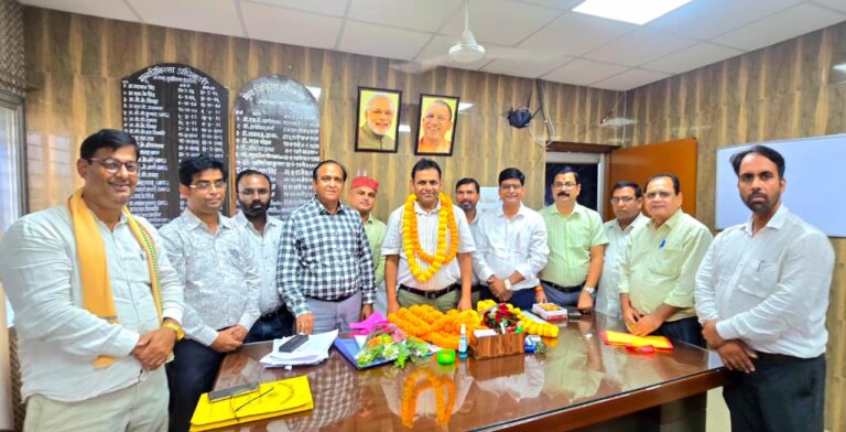 संविदा कर्मचारियों की समस्याओं का निस्तारण करने का मिला आश्वासन