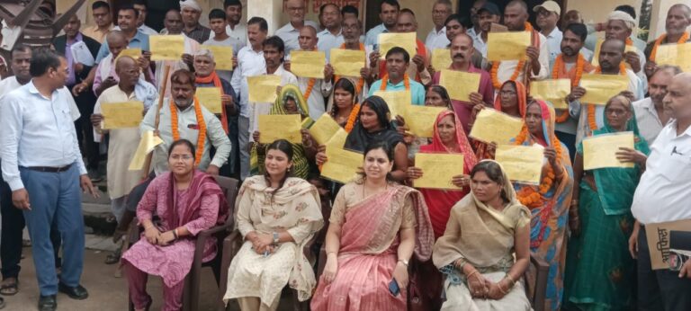 संपूर्ण समाधान दिवस में डीएम ने सुनीं जनता की समस्याएं, कब्जा हटाने के दिए सख्त निर्देश
