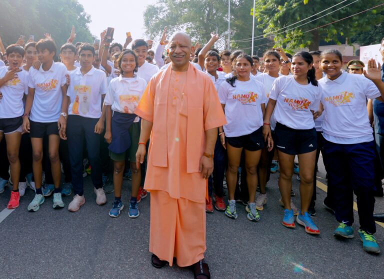 योगी ने “नमो युवा रन” को दिखाई हरी झंडी, युवाओं से किया नशे से दूर रहने का आह्वान