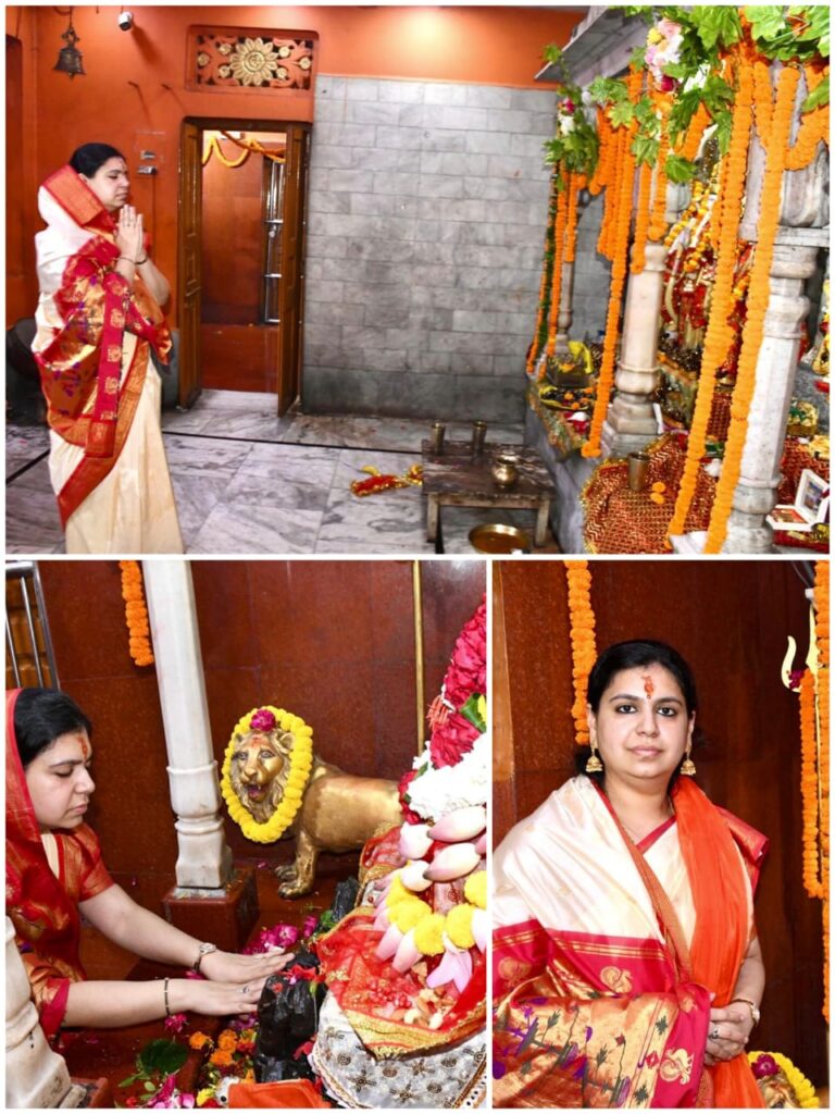 शारदीय नवरात्र की शुभकामनाओं के साथ जिलाधिकारी ने की जनपदवासियों के कल्याण की प्रार्थना