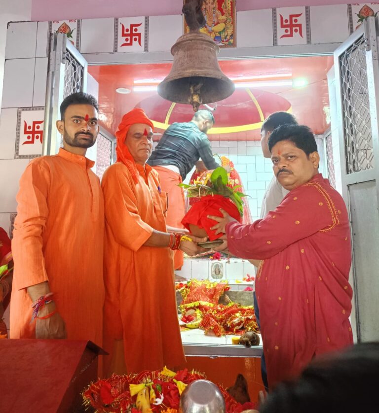 विधि विधान से श्री चंडी माता के पूजन के साथ कलश स्थापित हुआ