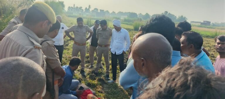 खेत में मिला युवक का शव, इलाके में फैली सनसनी