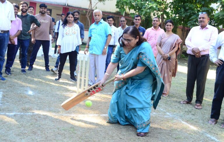 मैत्री क्रिकेट मैच में प्रोफेसर्स की जीत, वैष्णवी छाईं मैदान पर