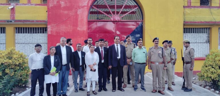 बन्दियों के विधिक अधिकारों का हनन न हो: जिला जज राम मिलन