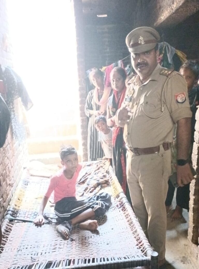 हादसे में घायल बच्चों का थाना प्रभारी ने जाना हाल,दिया मदद का आश्वासन