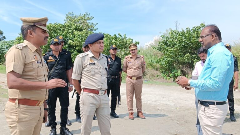 डीएम व एसपी ने दशहरा के दृष्टिगत प्रतिमा विसर्जन हेतु बैकुंठी घाट का किया निरीक्षण