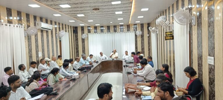 क्रॉप कटिंग से लेखपालों को मिला सही आकलन का ज्ञान