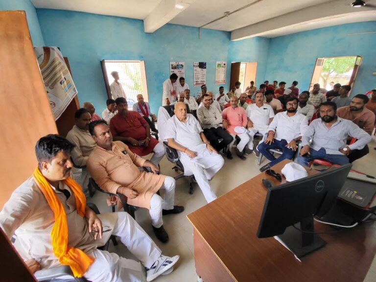 प्रदेश कृषि मंत्री सूर्य प्रताप शाही संग कार्यकर्ताओं ने सुनी मन की बात
