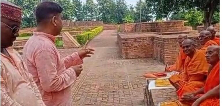 कपिलवस्तु से श्रावस्ती तक: शिक्षकों के हितों की लड़ाई में जुटे डॉ. शरदेन्दु त्रिपाठी