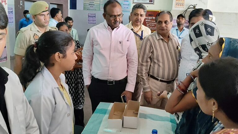 डीएम ने किया एनीमिया मुक्त महराजगंज अभियान का शुभारंभ