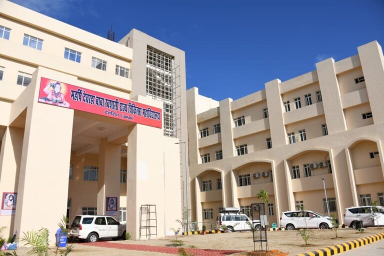 देवरिया मेडिकल कॉलेज की पानी की टंकी में मिला सड़ा हुआ शव