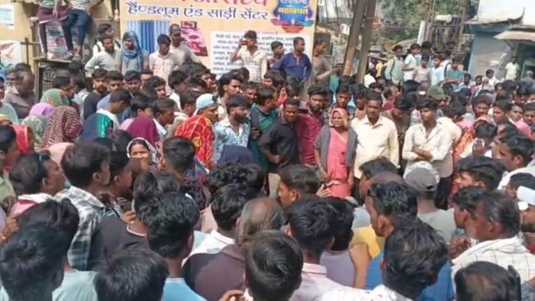सफाई कर्मचारी की डंडे से पीट-पीटकर हत्या, कर्मचारियों ने चक्काजाम कर जताया आक्रोश
