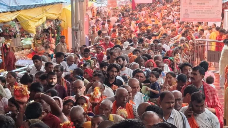 आस्था या अवसरवाद: जब विश्वास बन गया व्यापार, भक्त की भावनाओं से हो रहा खिलवाड़
