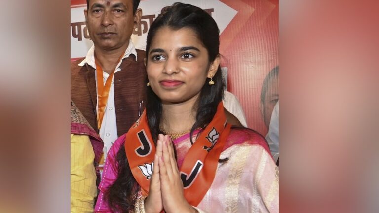 क्या जीत पाएंगी मैथिली ठाकुर? अलीनगर सीट पर BJP का बड़ा दांव, जानें सियासी समीकरण