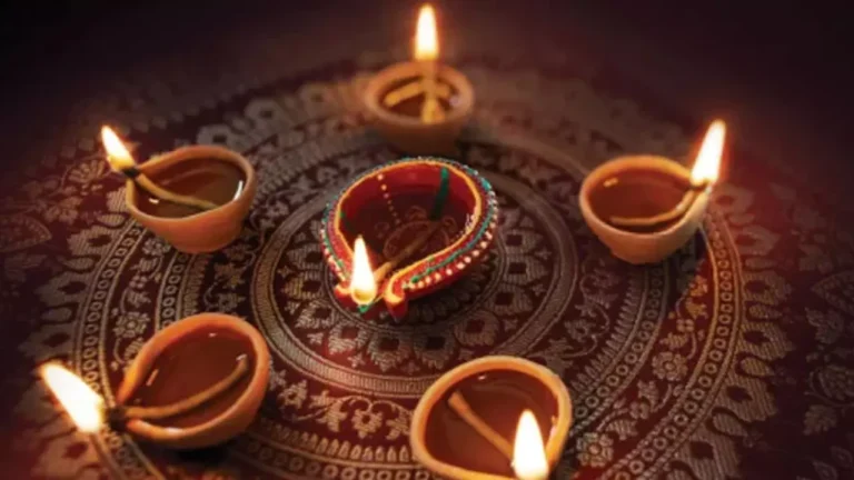 आइये! कुछ दीप जलाएं