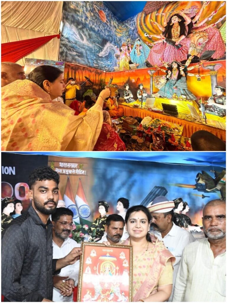 शिवा क्लब चंदेल ऑपरेशन थीम पर भव्य पंडाल सजाया: डीएम ने मां दुर्गा की आरती कर पूजा अर्चना की