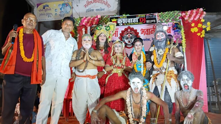 मनमोहक झांकी एवं भक्ति गीतों पर रात भर झूमते रहे श्रद्धालु