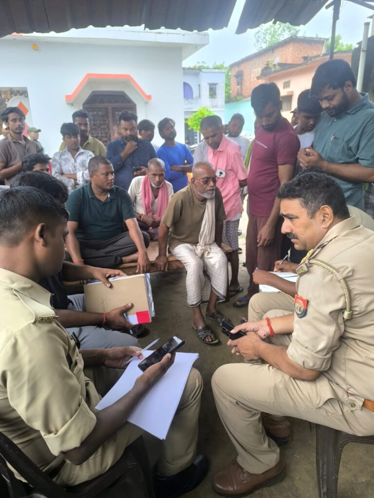 देवरिया सड़क हादसा: दो बाइकों की भीषण टक्कर में दो युवकों की मौत, चार गंभीर घायल