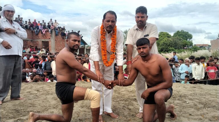 ग्राम पंचायत सोनबरसा बेलवा घाट में हुआ विशाल दंगल प्रतियोगिता का आयोजन